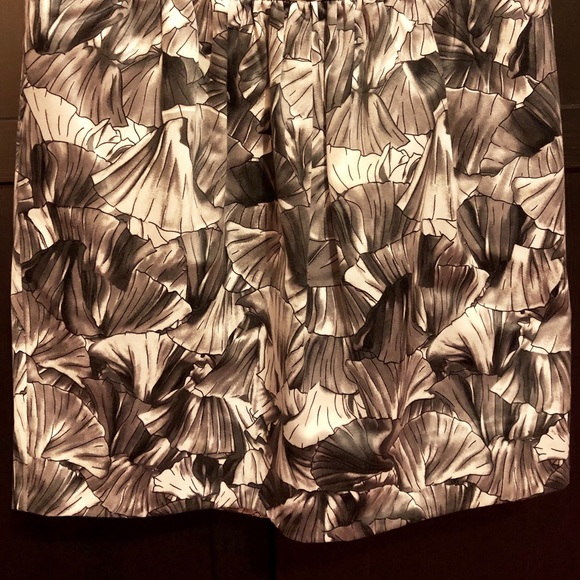 BCBG Maxazria Black/Gray/White Shell Pattern Skirt - Picture 4 of 8